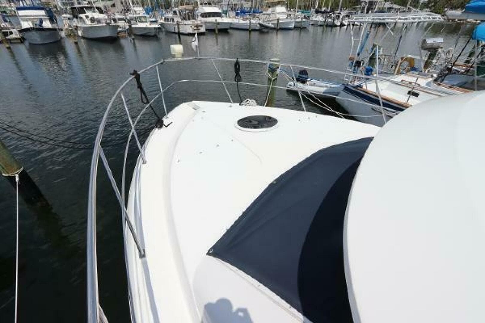 1999 Cruisers Yachts 3750 Motor Yacht
