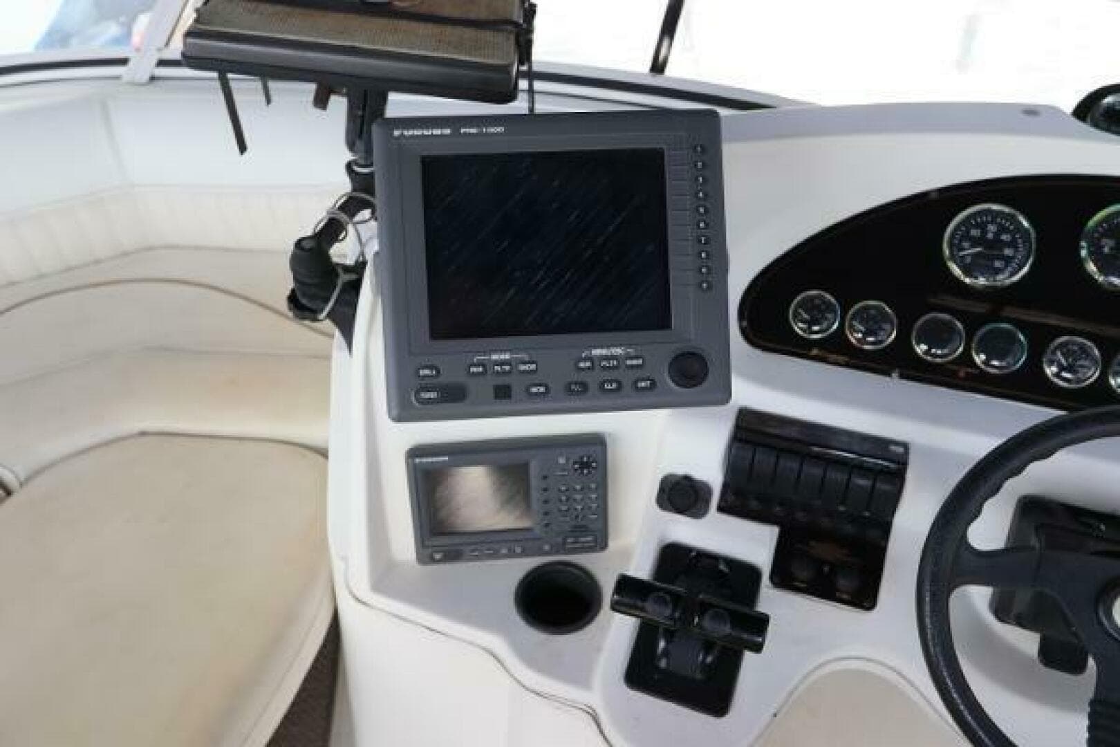 1999 Cruisers Yachts 3750 Motor Yacht