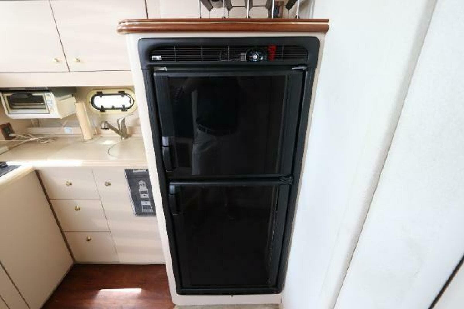 1999 Cruisers Yachts 3750 Motor Yacht