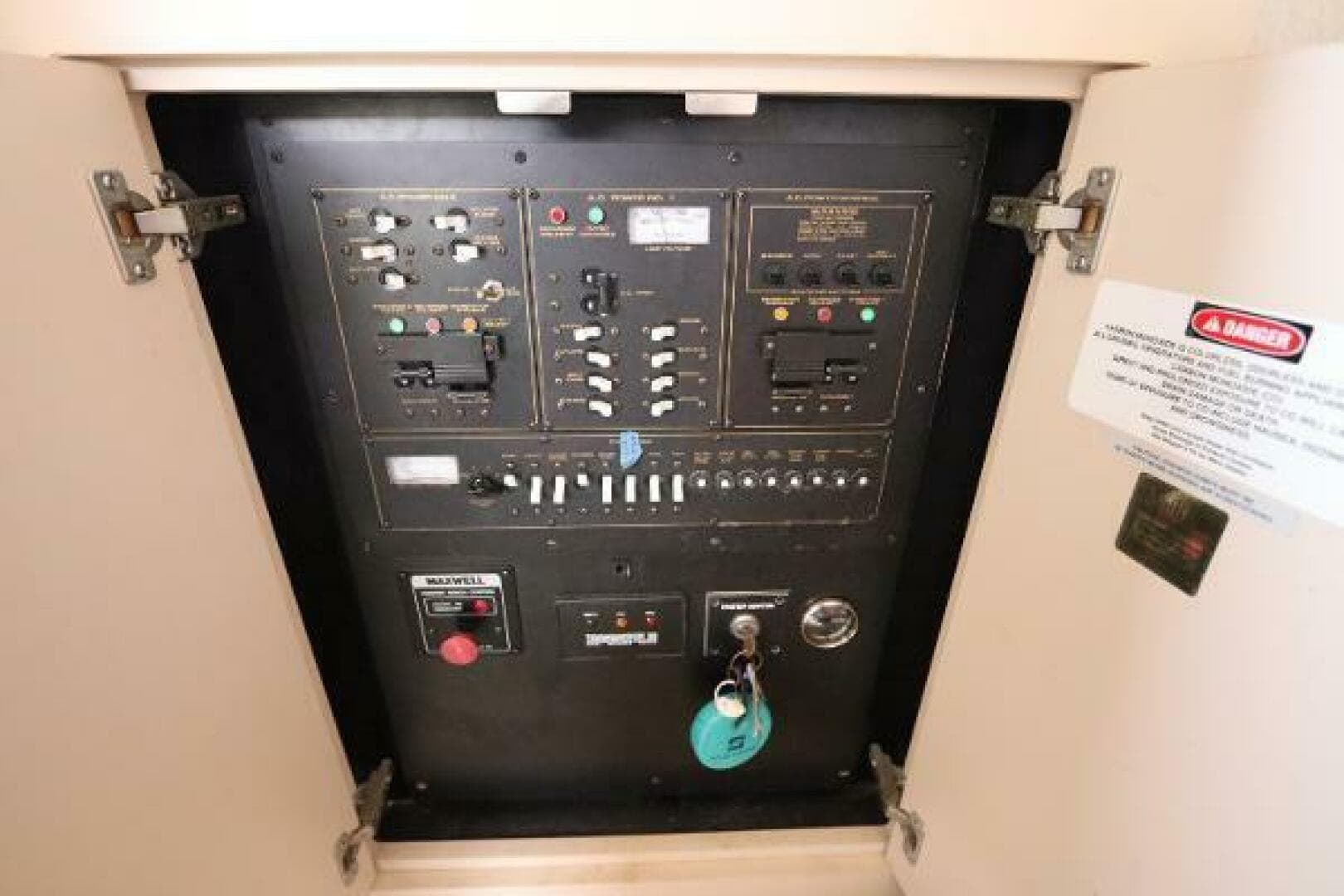 1999 Cruisers Yachts 3750 Motor Yacht