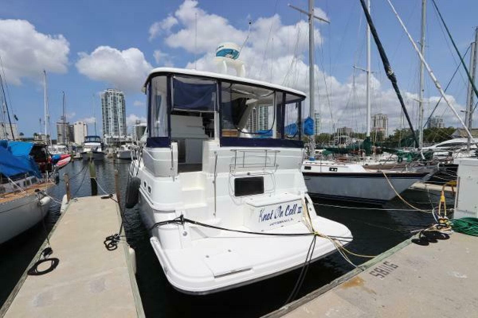 1999 Cruisers Yachts 3750 Motor Yacht
