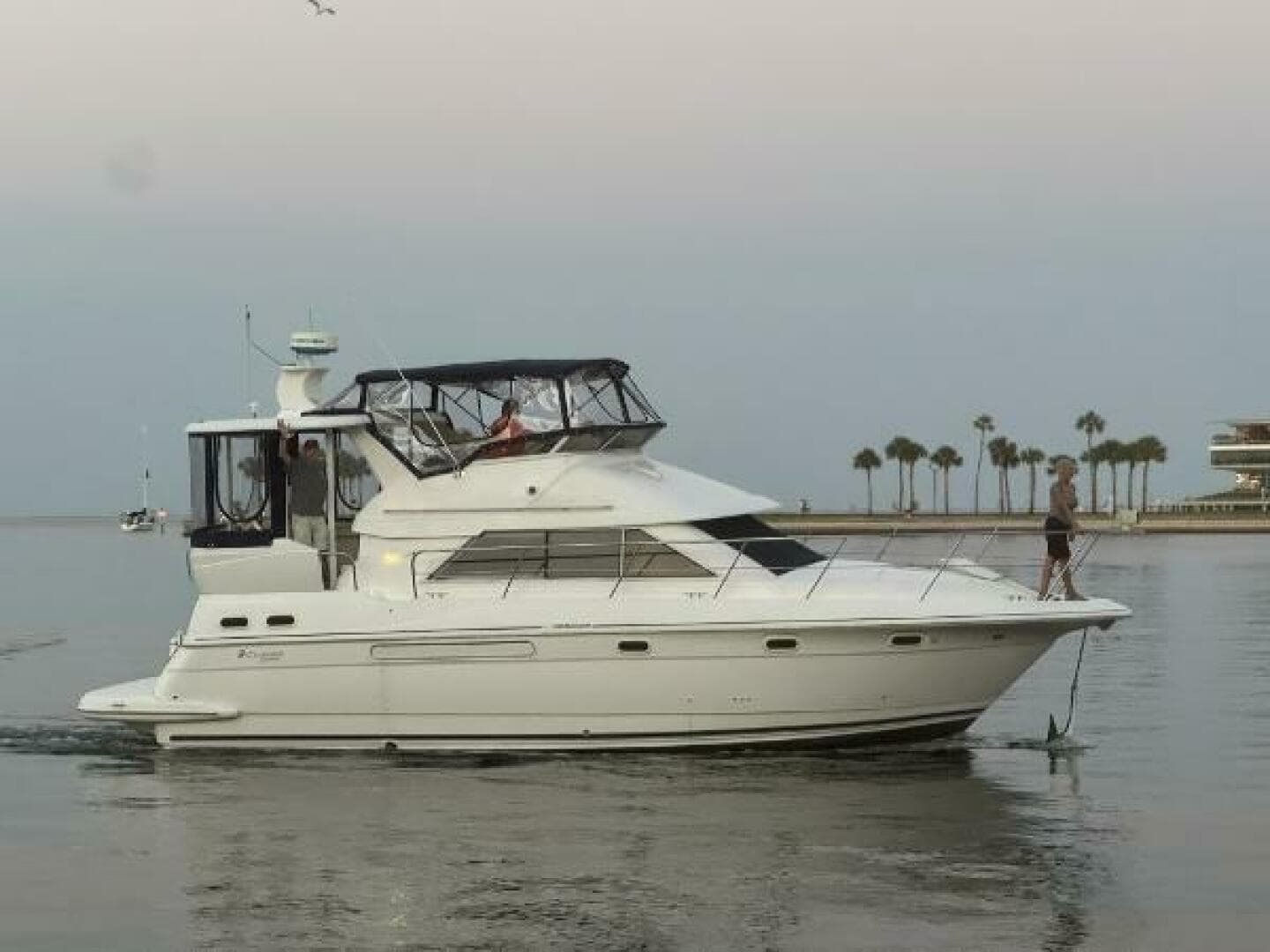 1999 Cruisers Yachts 3750 Motor Yacht