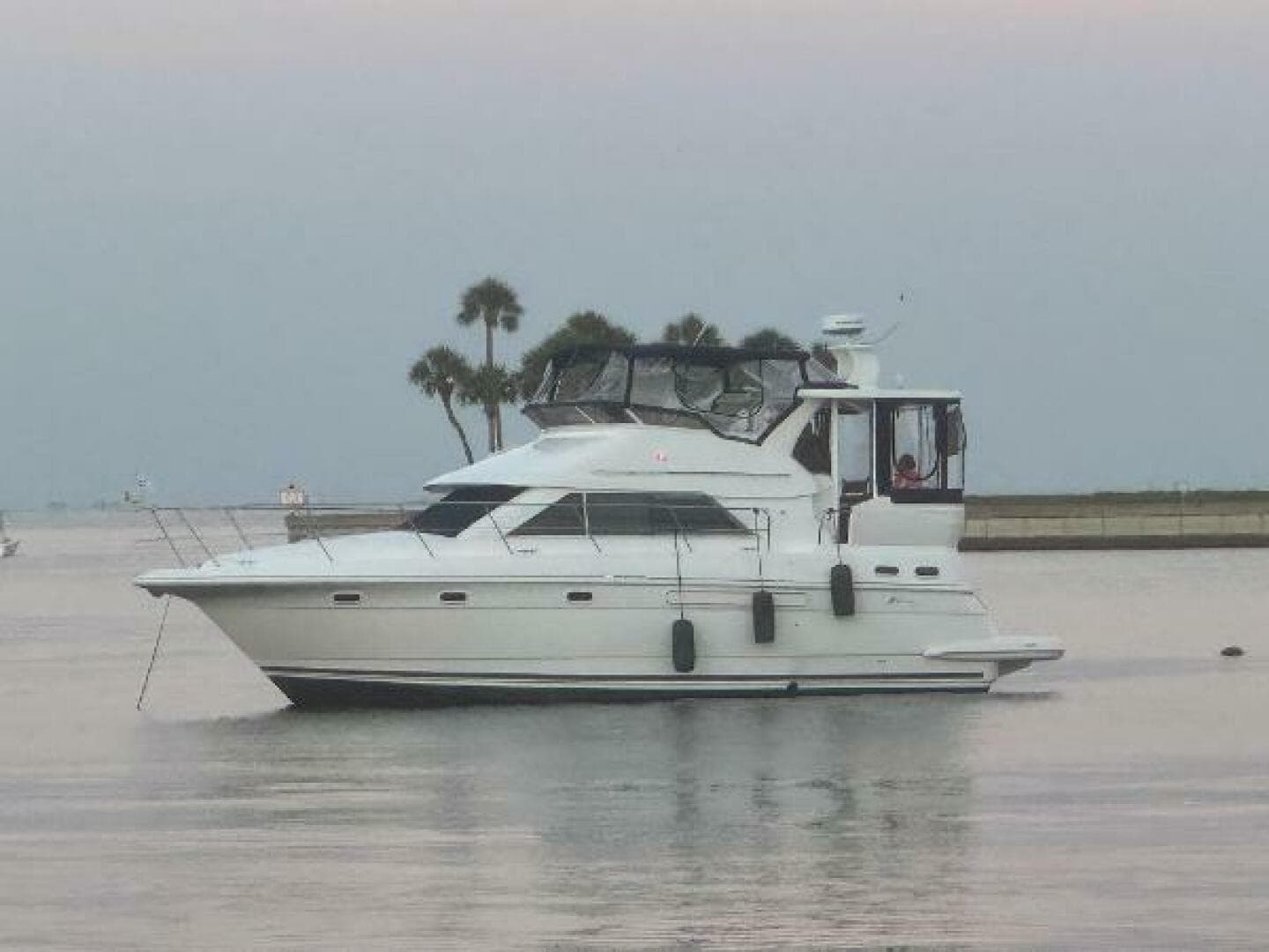 1999 Cruisers Yachts 3750 Motor Yacht