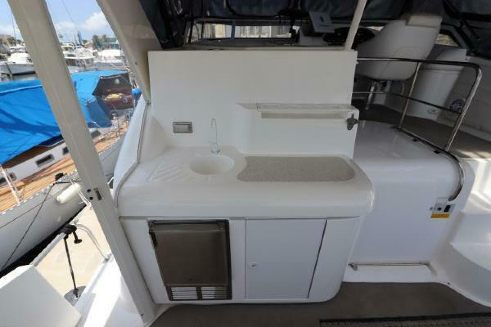 1999 Cruisers Yachts 3750 Motor Yacht