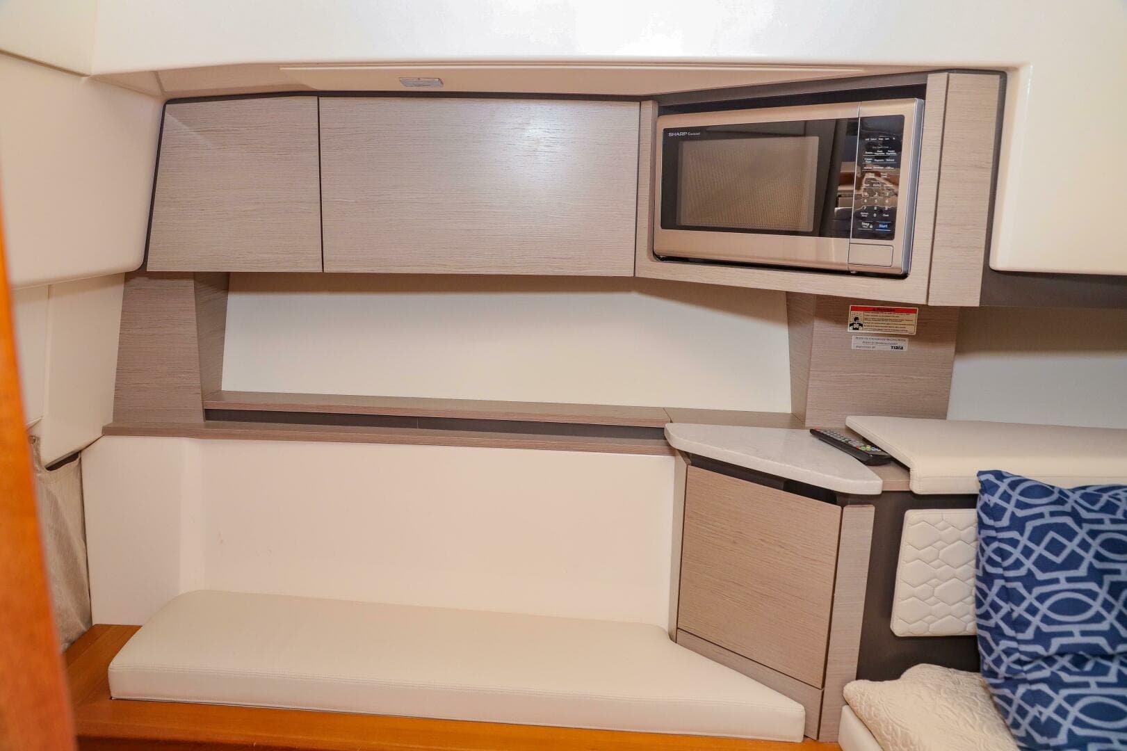 2022 Tiara Yachts 43 LS