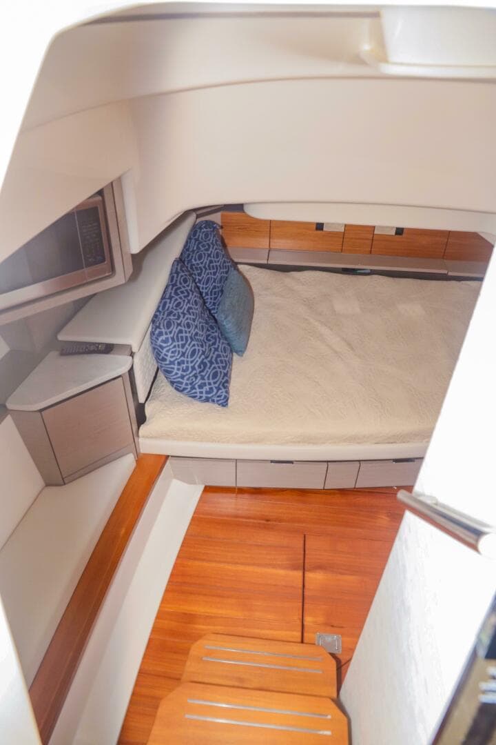 2022 Tiara Yachts 43 LS