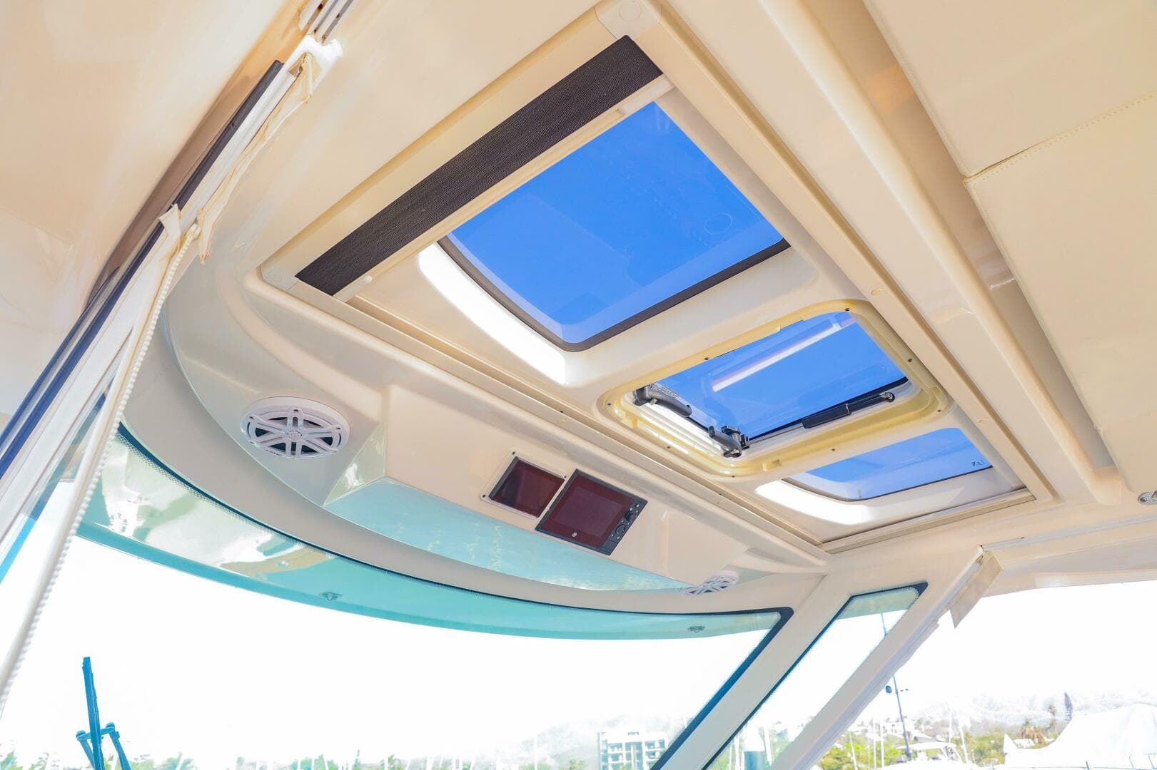 2022 Tiara Yachts 43 LS