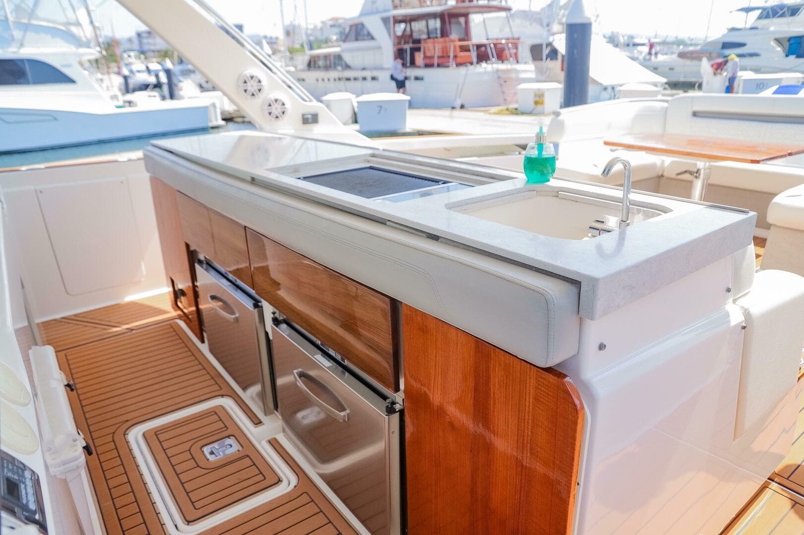 2022 Tiara Yachts 43 LS