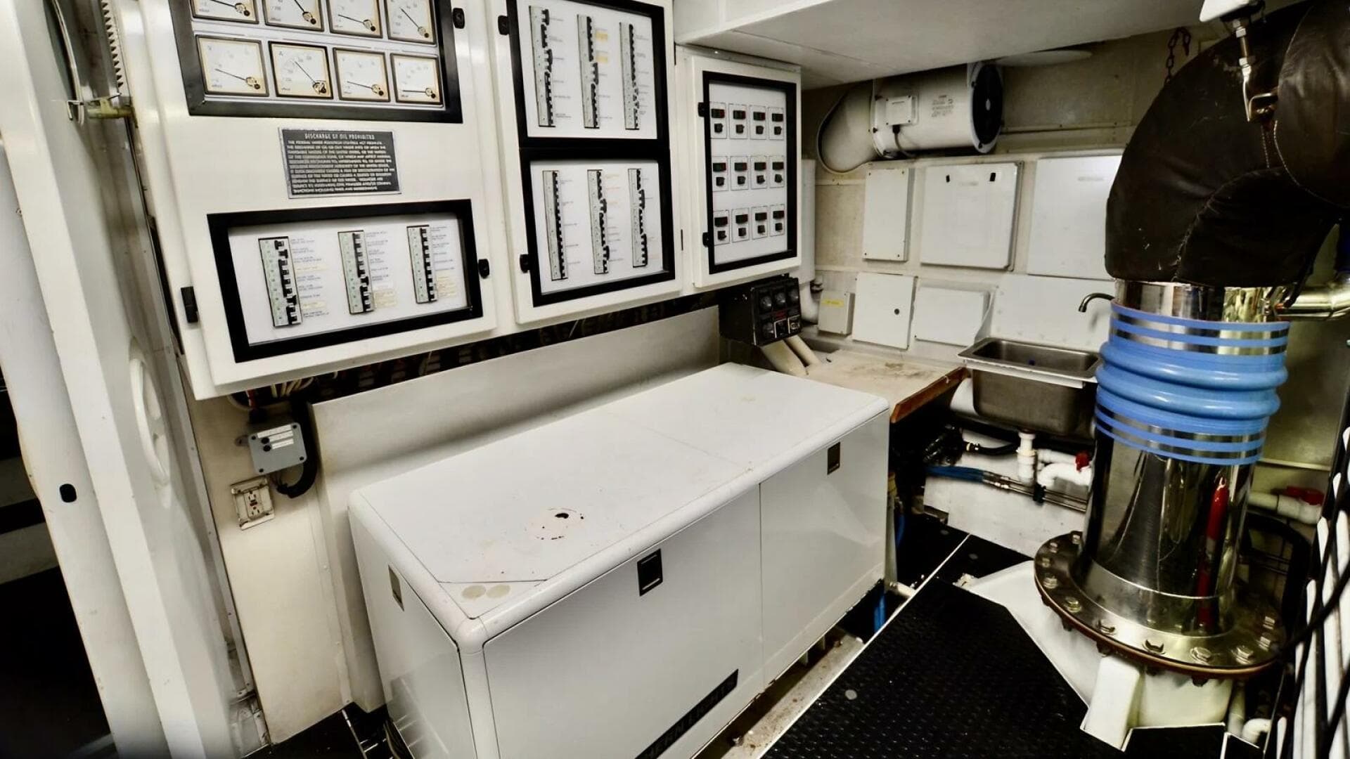 MY DESTINY 98'/29.87m Destiny 2001