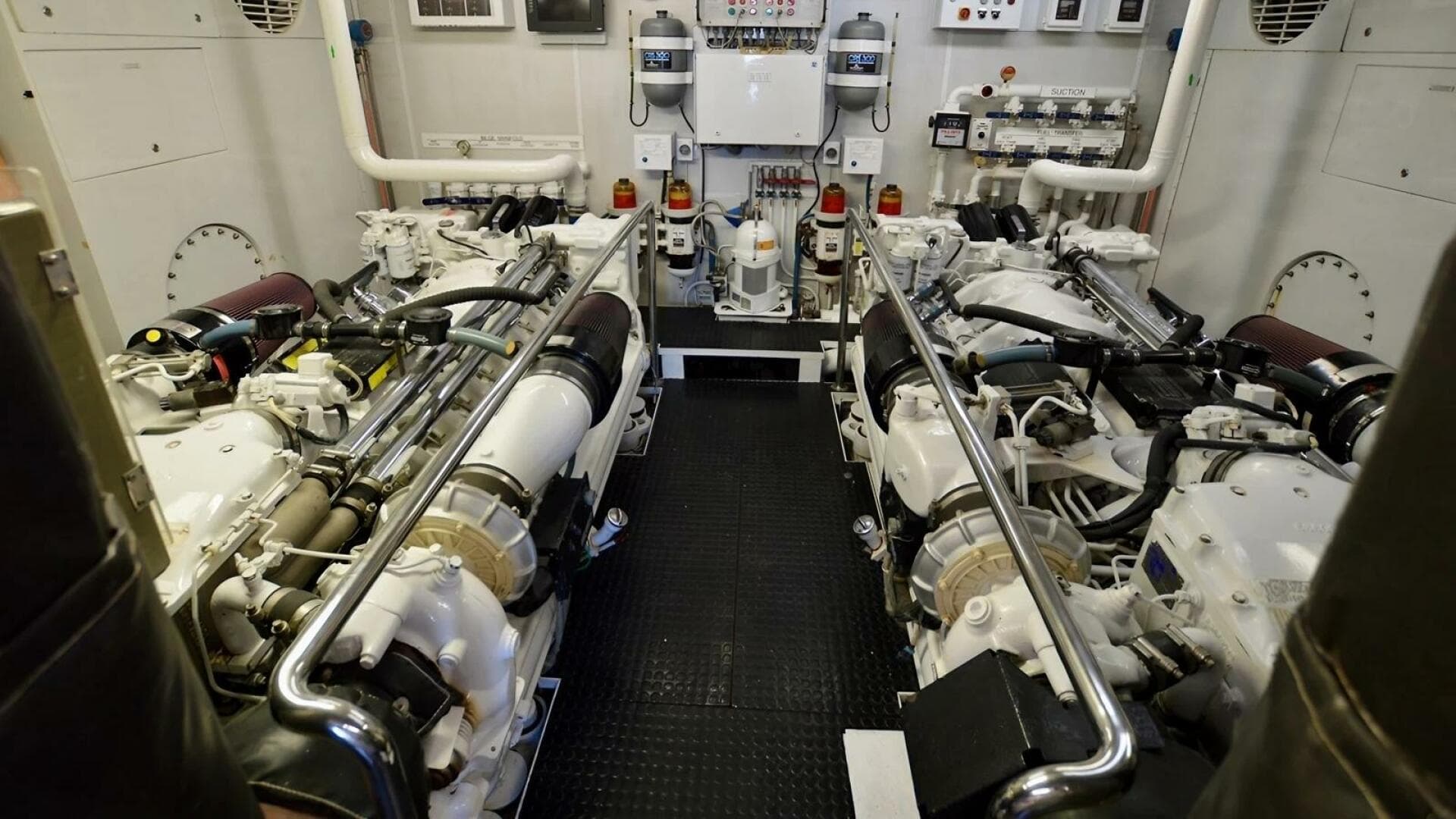 MY DESTINY 98'/29.87m Destiny 2001