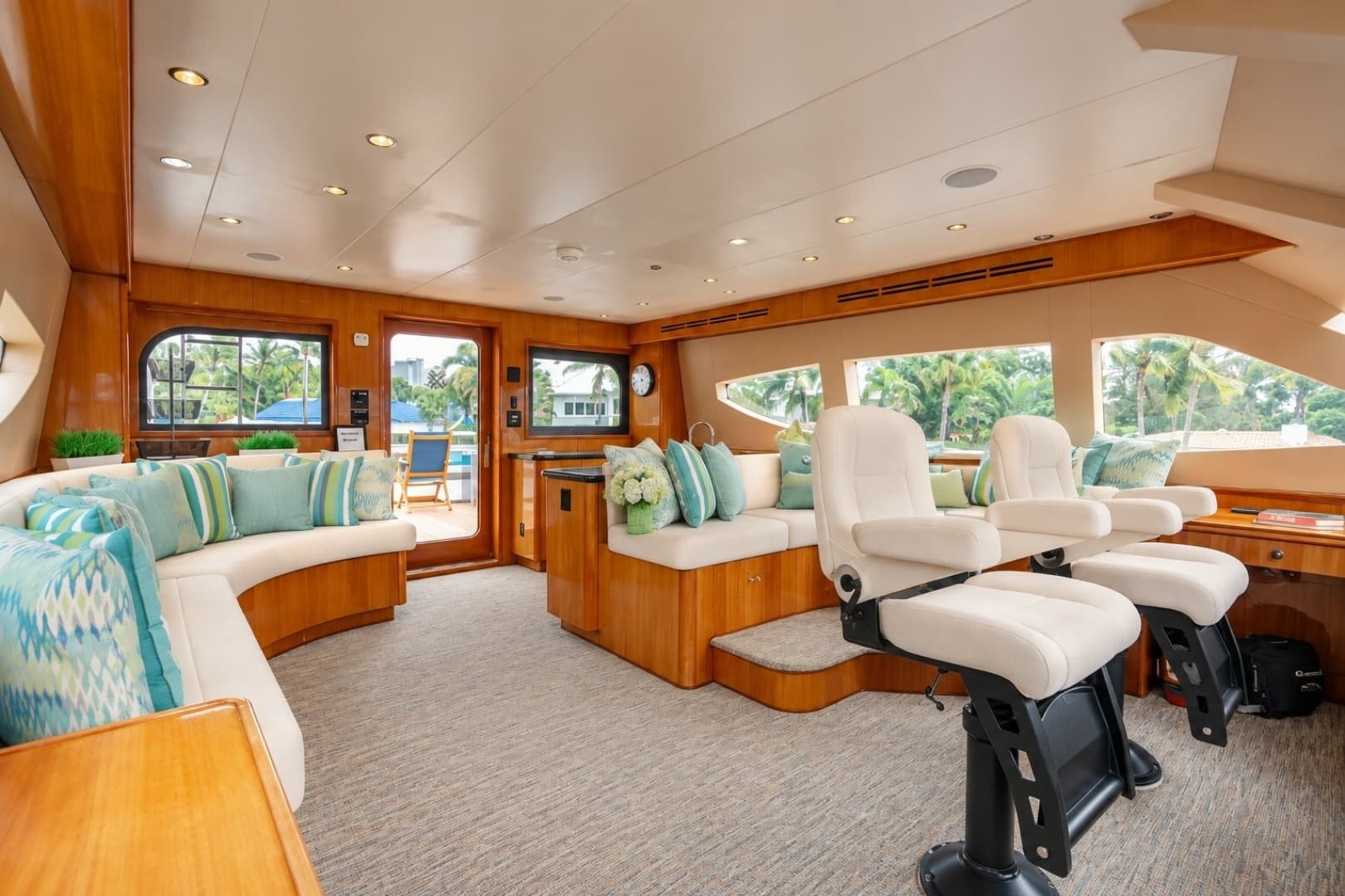 2007 Hatteras Enclosed Bridge MY