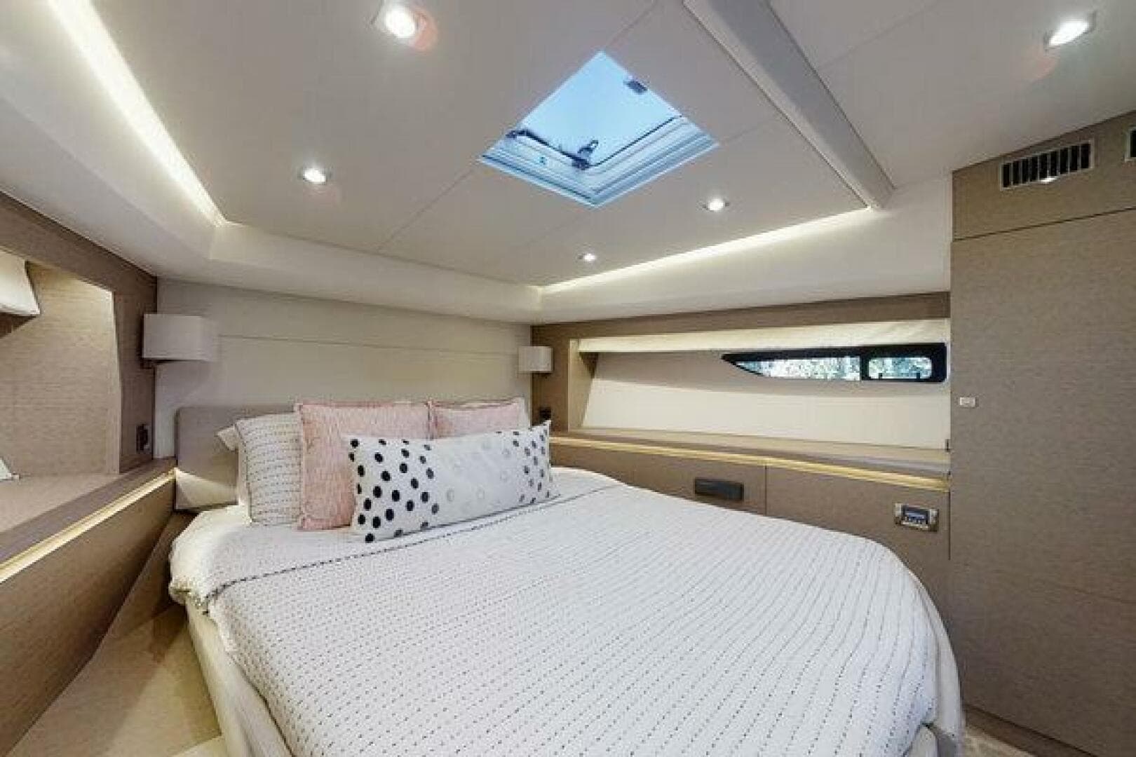 RELENTLESS 56'/ 17.06m 2018 Prestige