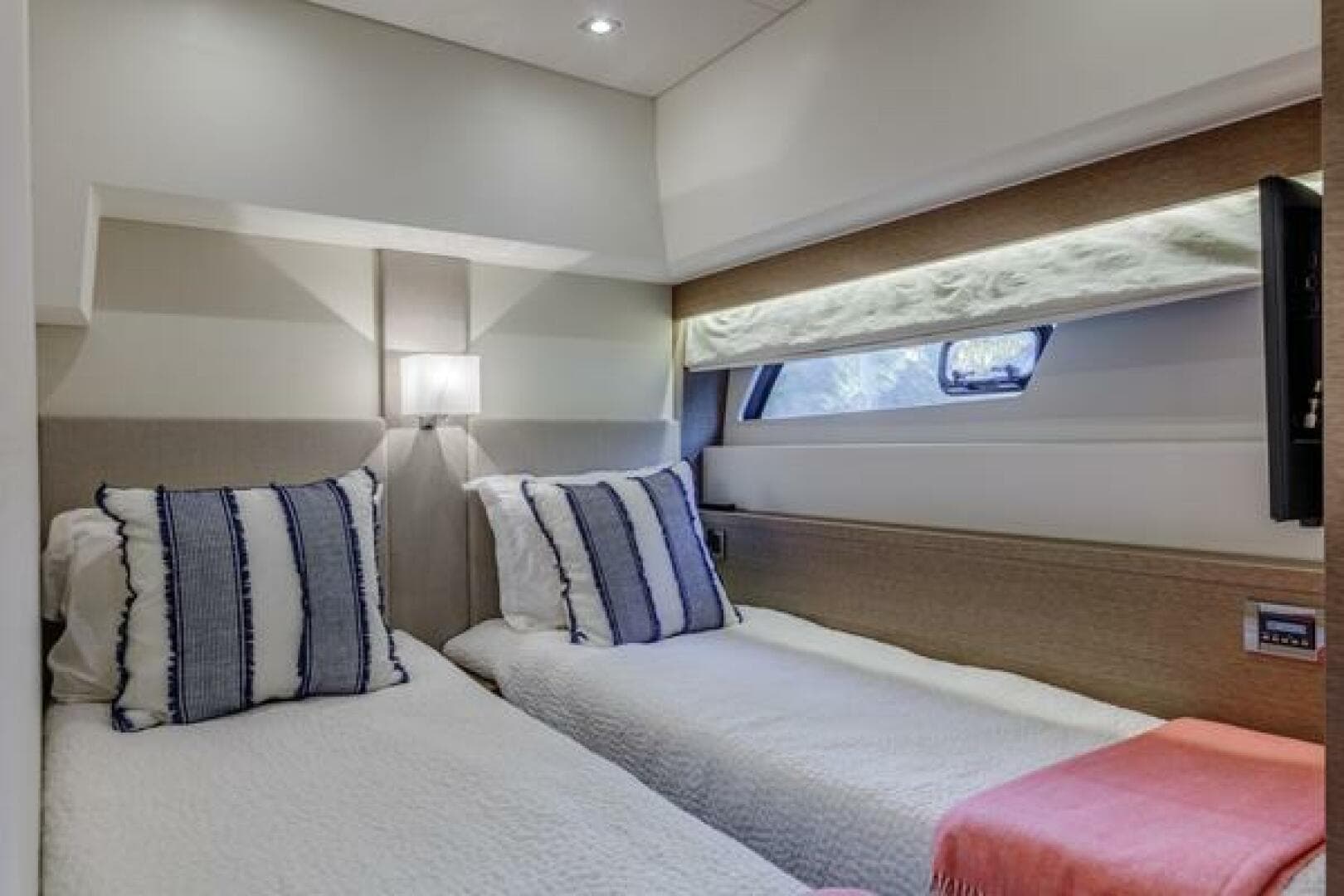 RELENTLESS 56'/ 17.06m 2018 Prestige