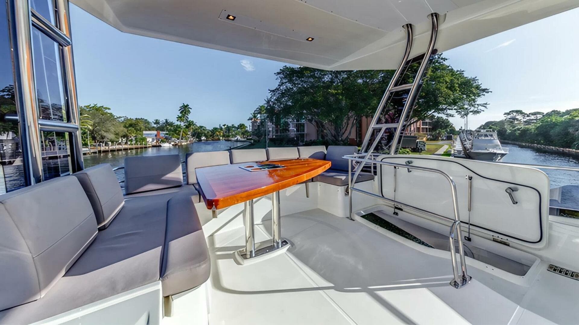 RELENTLESS 56'/ 17.06m 2018 Prestige