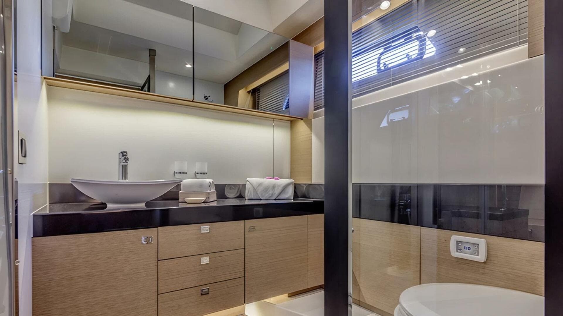 RELENTLESS 56'/ 17.06m 2018 Prestige