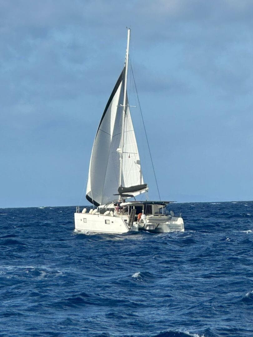 2012-lagoon-400-sail-9767240-20250422103519464-1_XLARGE.jpg