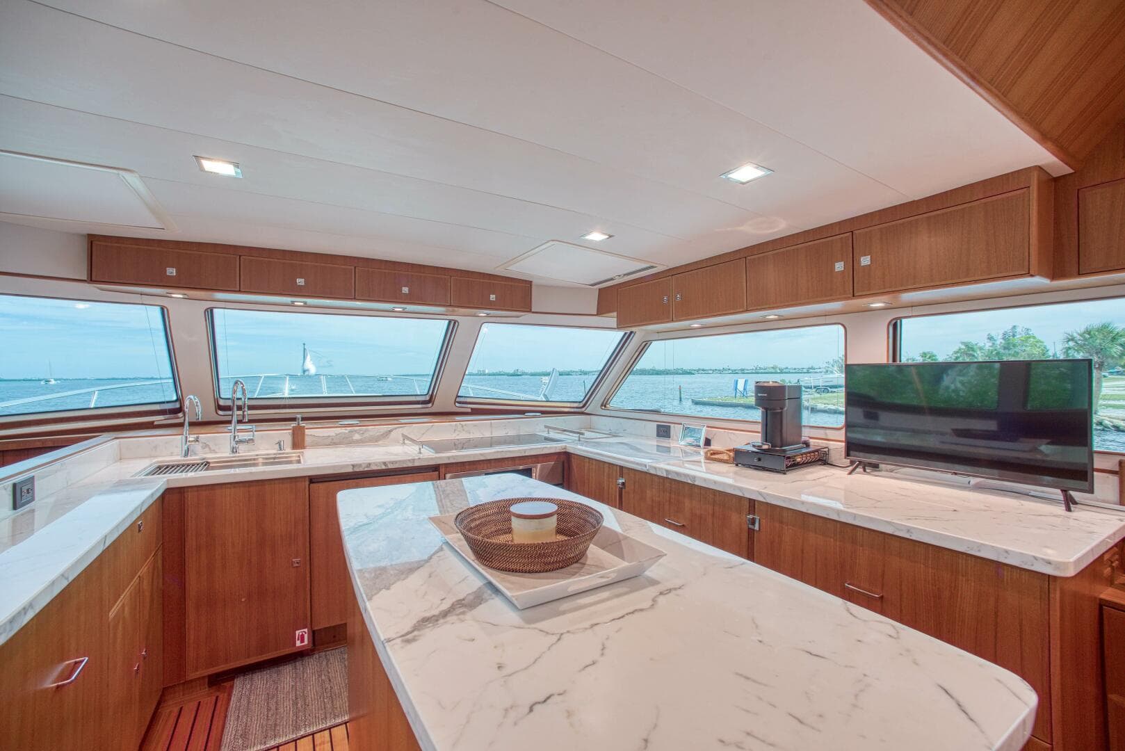 2023 Marlow Explorer 70E-CB