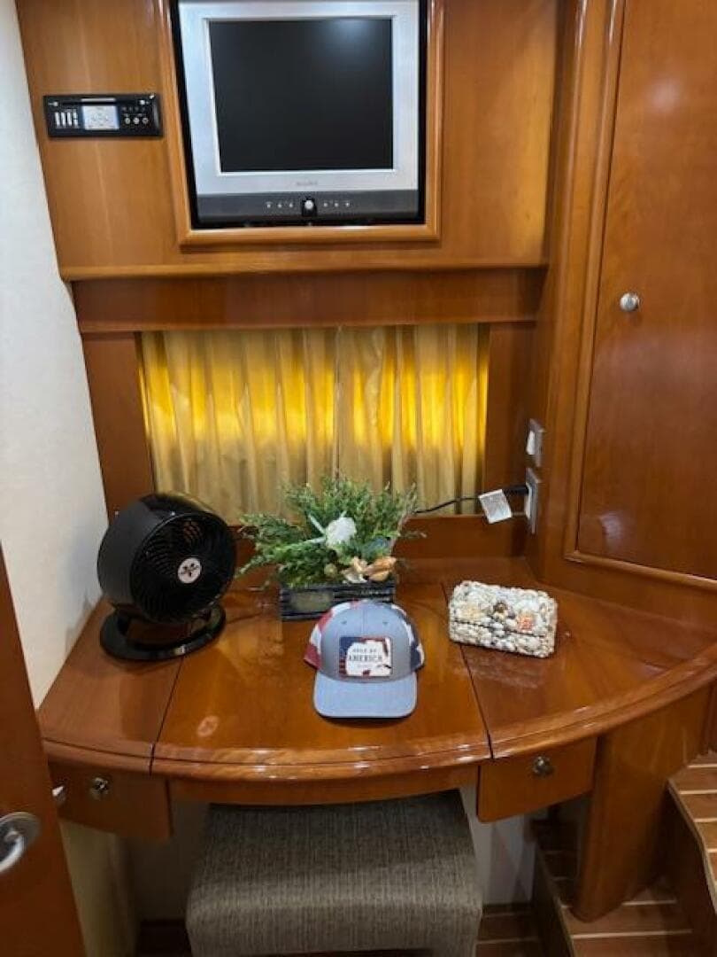 2006 Carver 43 Motor Yacht