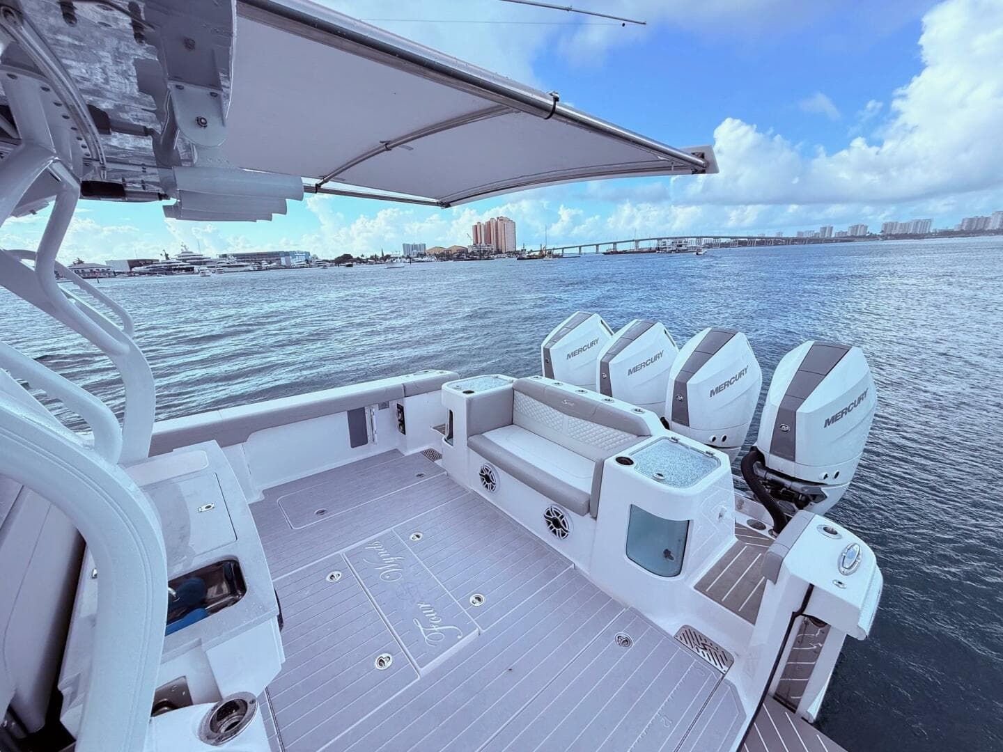 2006 Carver 43 Motor Yacht