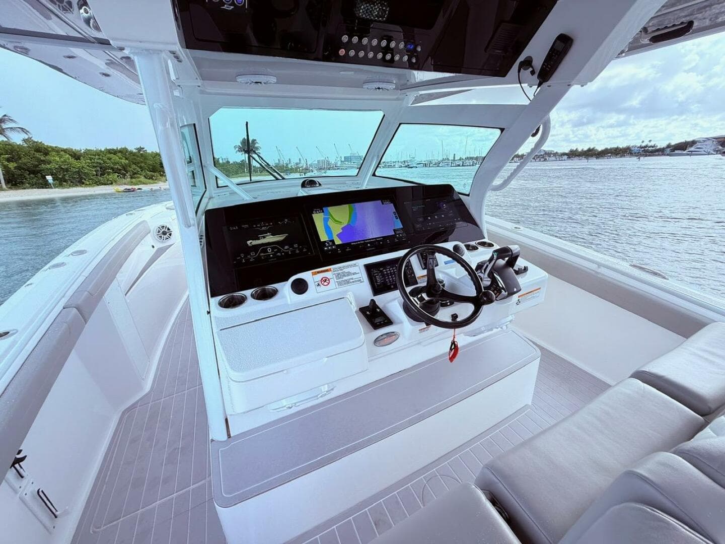 2006 Carver 43 Motor Yacht
