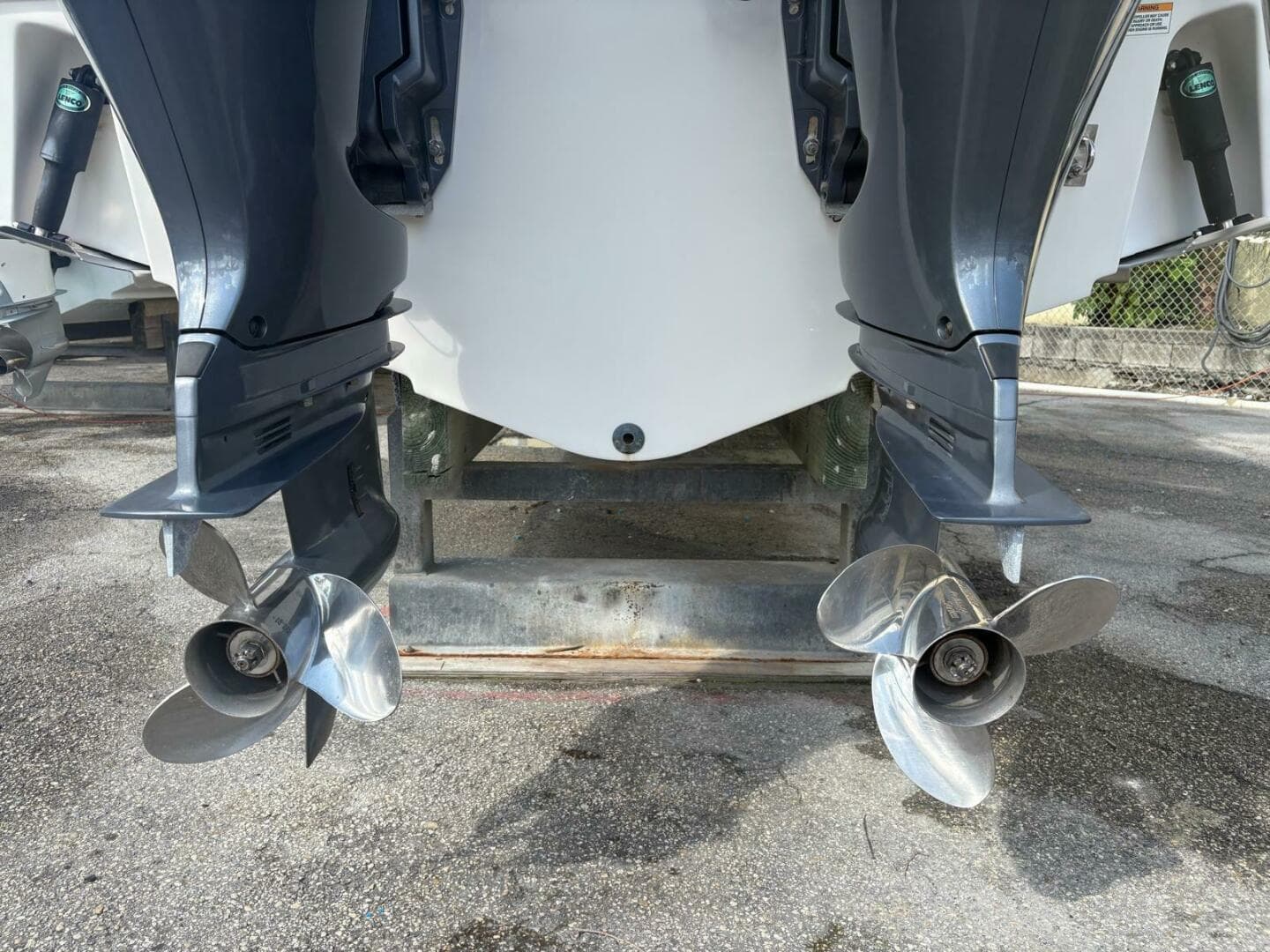 2021 Robalo R247 Dual Console