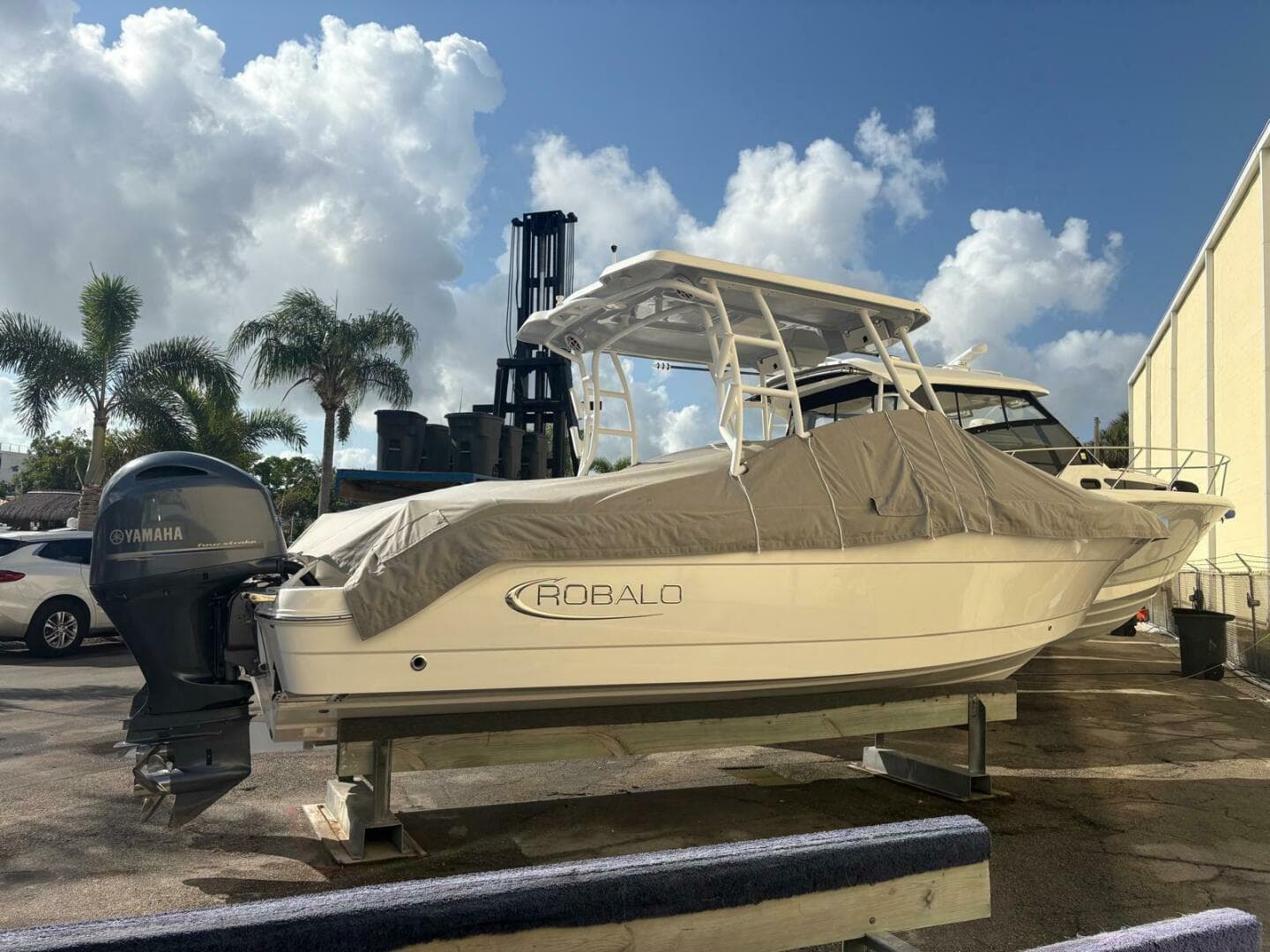 2021 Robalo R247 Dual Console