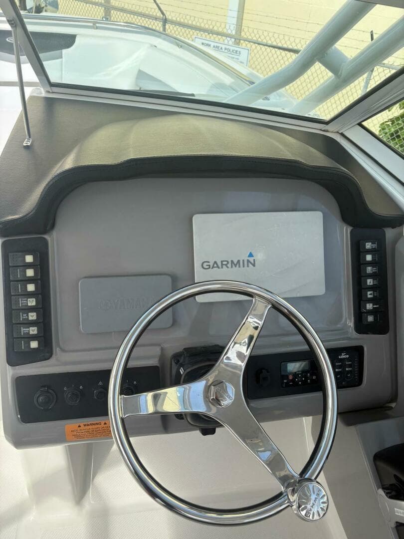 2021 Robalo R247 Dual Console