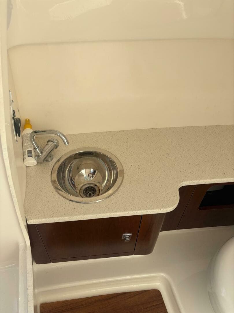 2021 Robalo R247 Dual Console