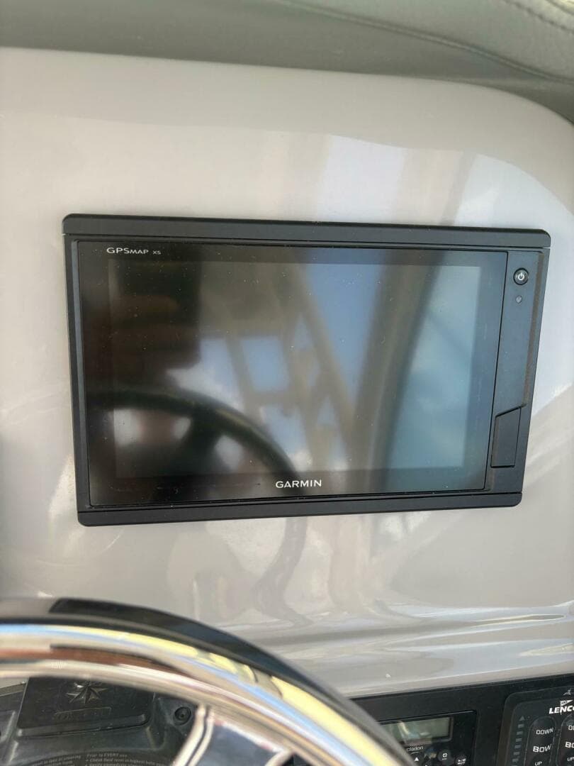 2021 Robalo R247 Dual Console