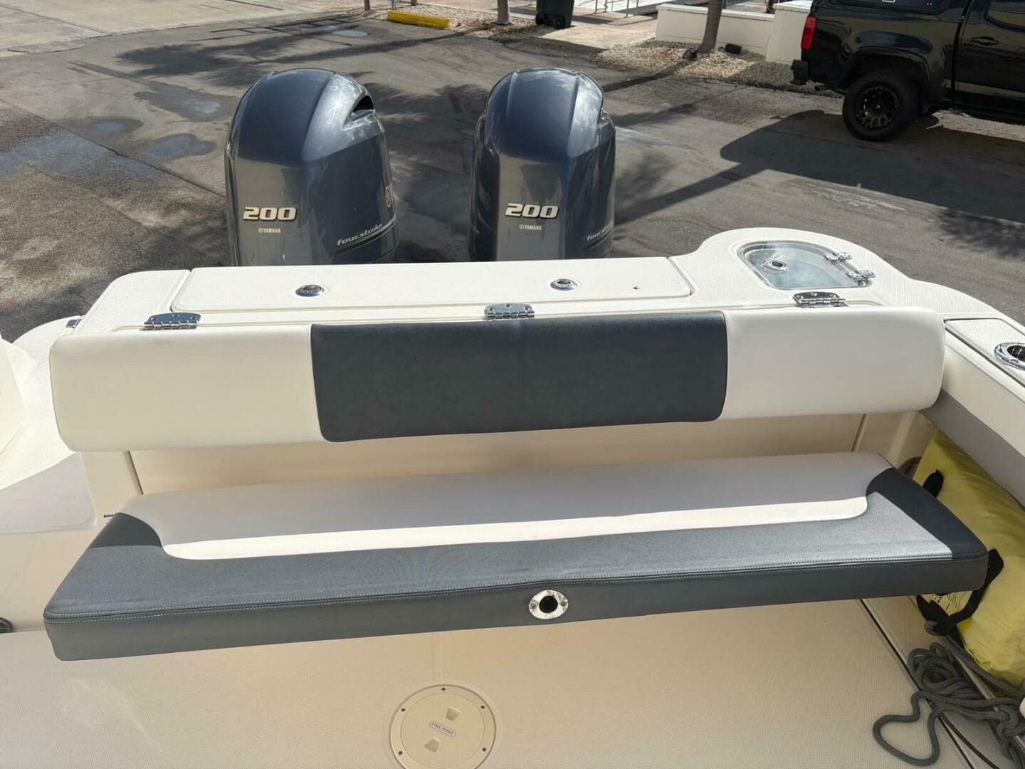 2021 Robalo R247 Dual Console