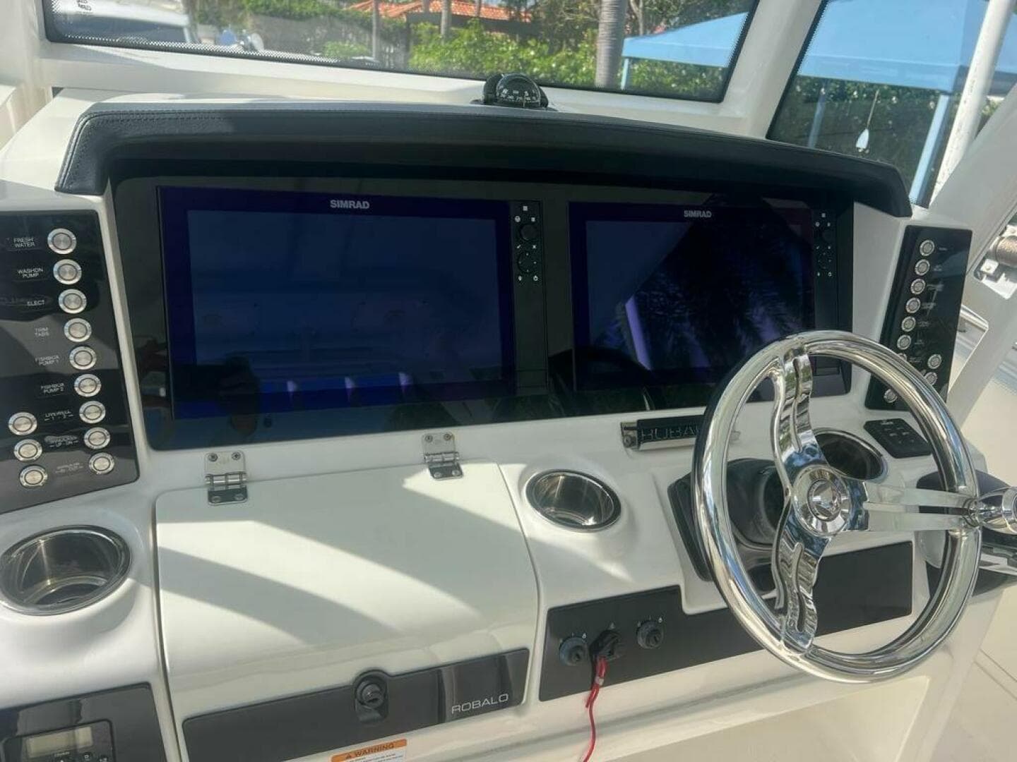2018 Robalo R302 Center Console