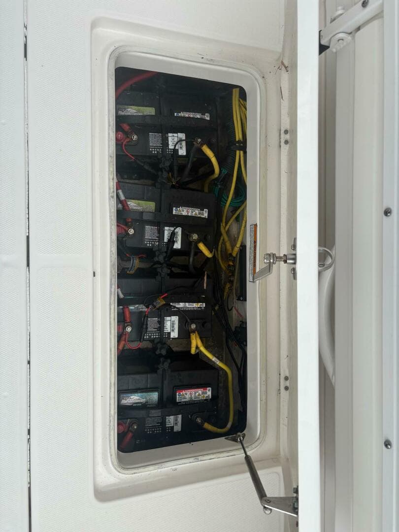 2018 Robalo R302 Center Console