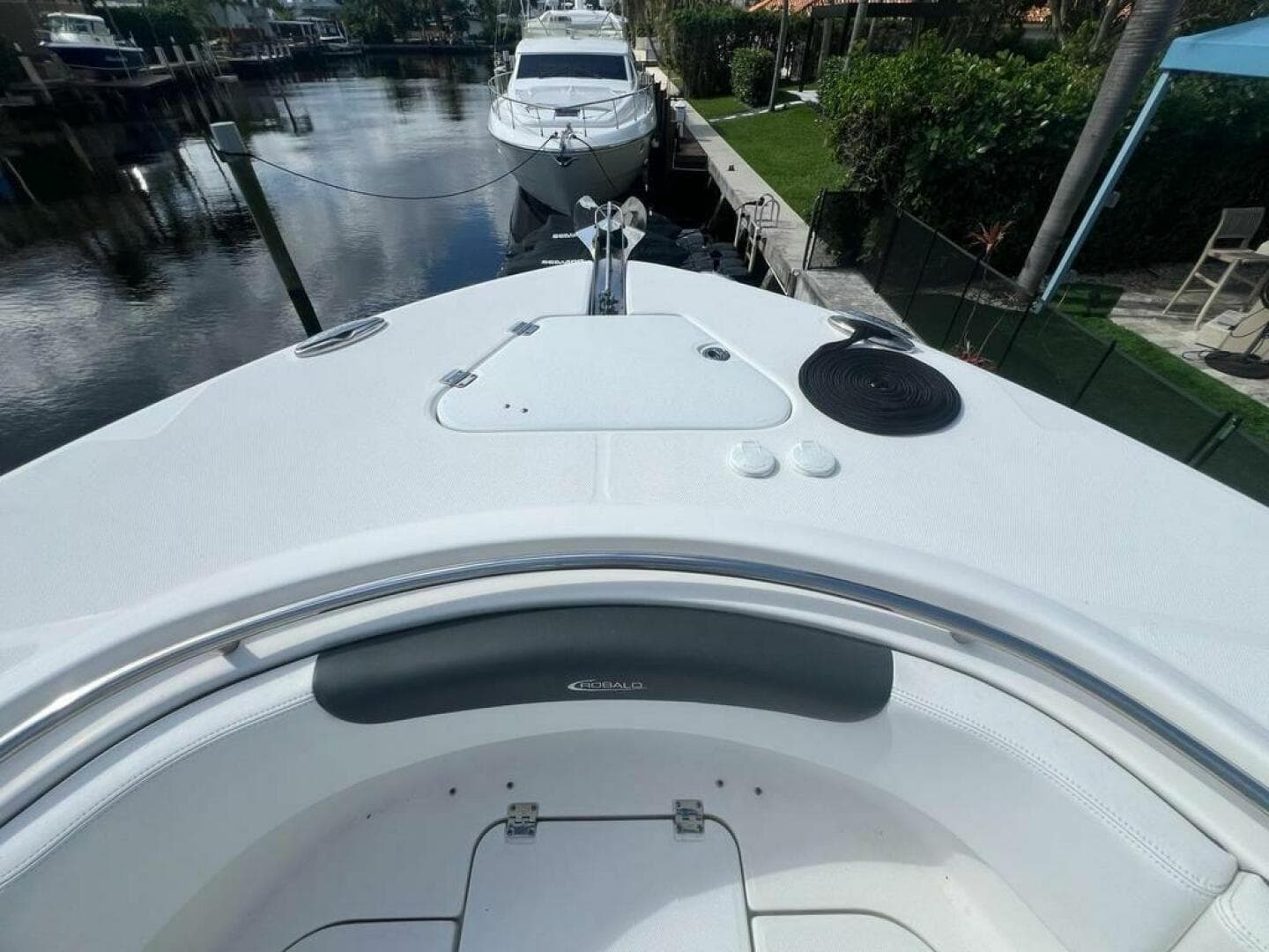 2018 Robalo R302 Center Console