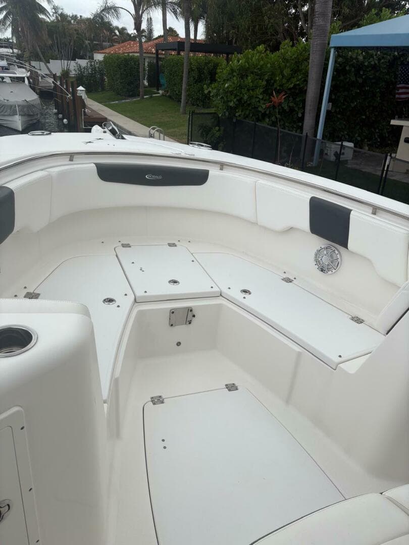 2018 Robalo R302 Center Console