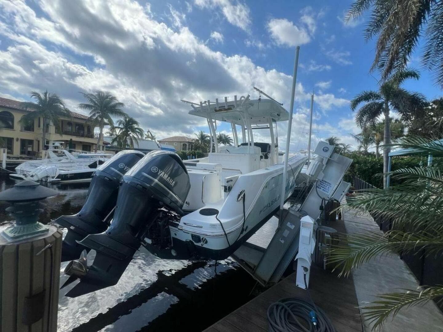 2018 Robalo R302 Center Console