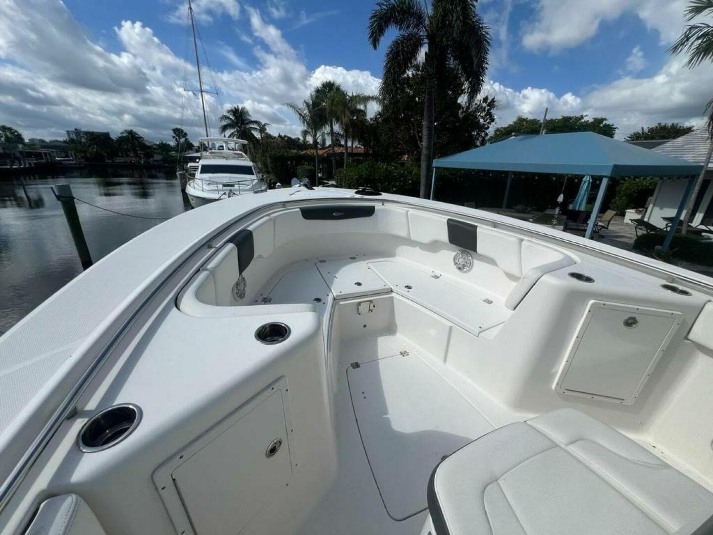 2018 Robalo R302 Center Console