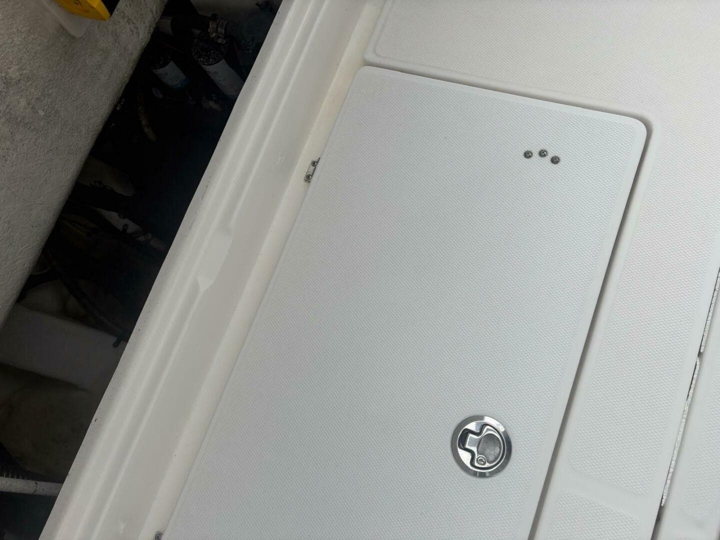 2018 Robalo R302 Center Console