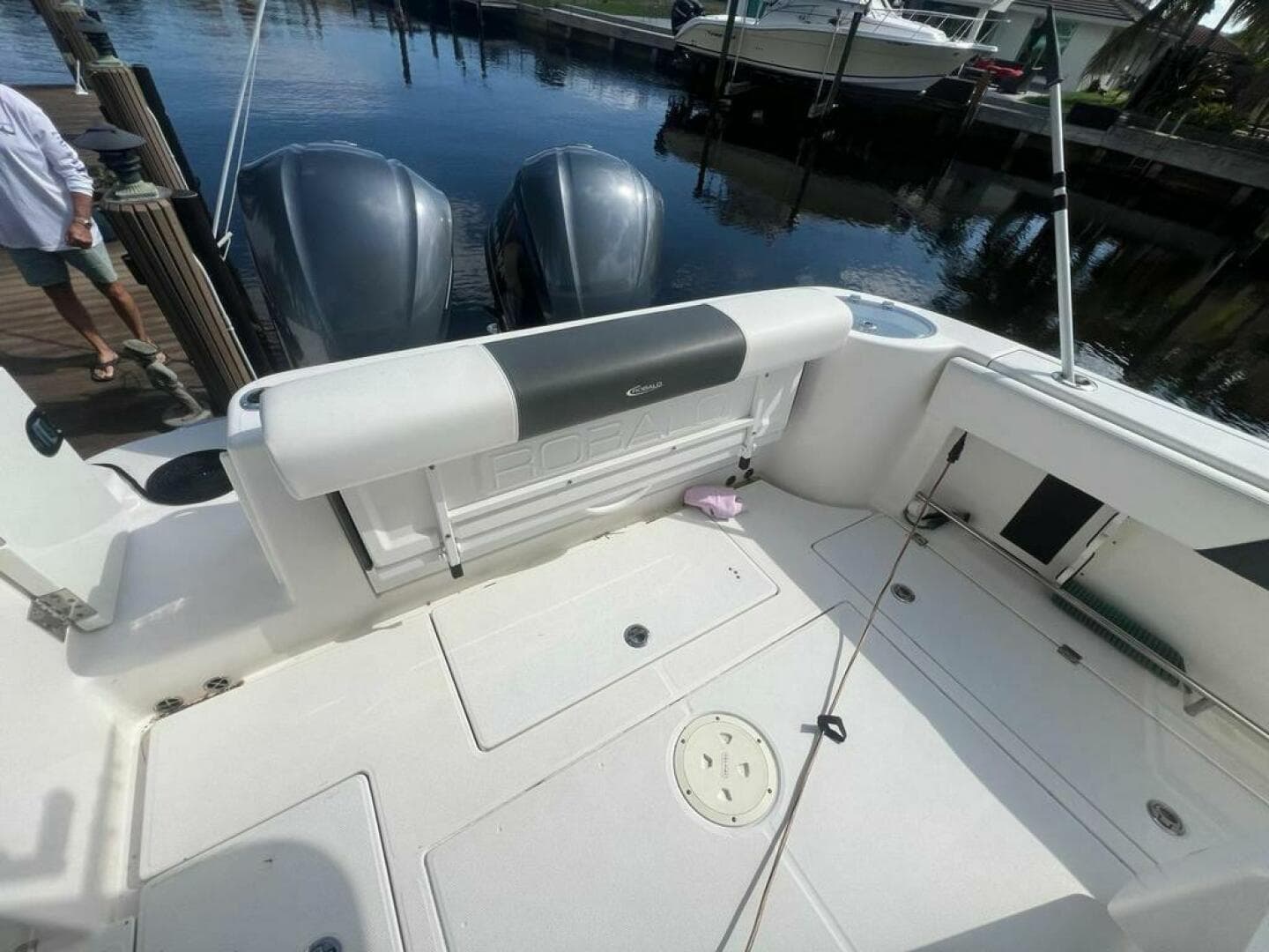 2018 Robalo R302 Center Console