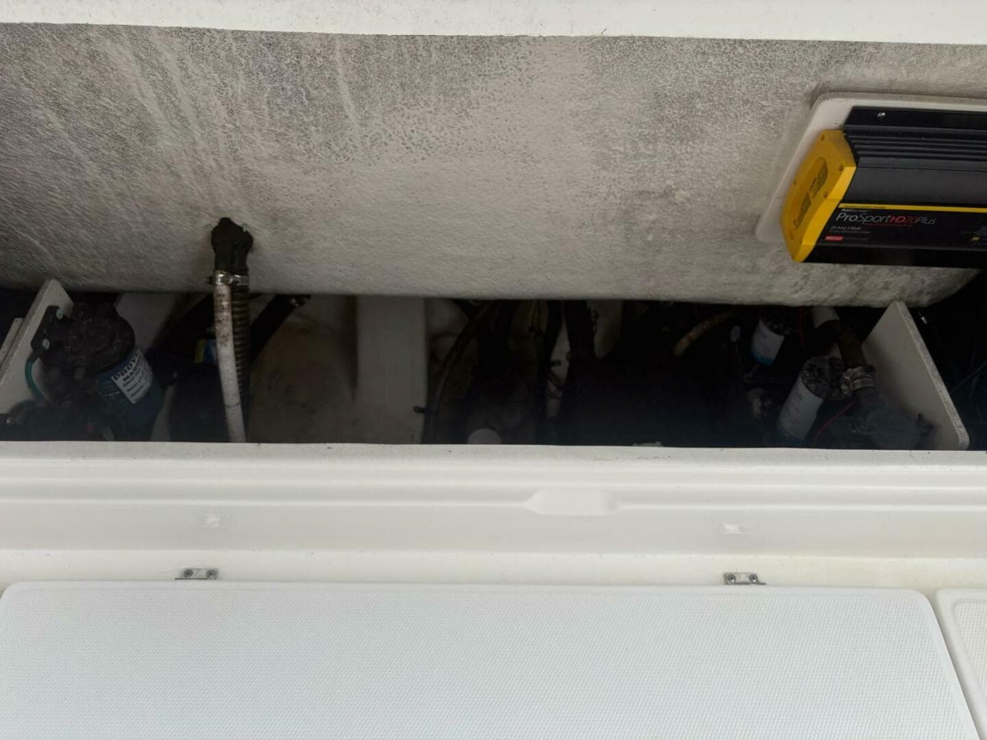 2018 Robalo R302 Center Console