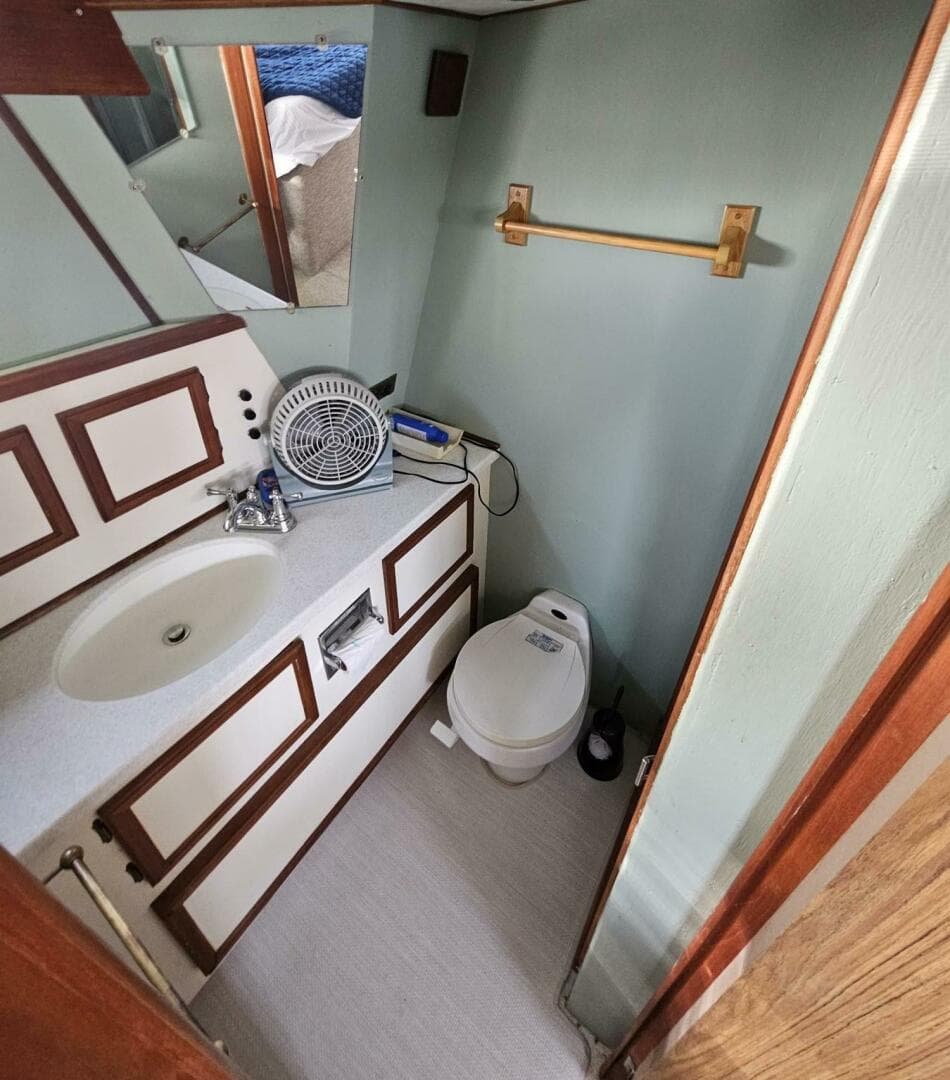 1977 Viking 43 Aft Cabin