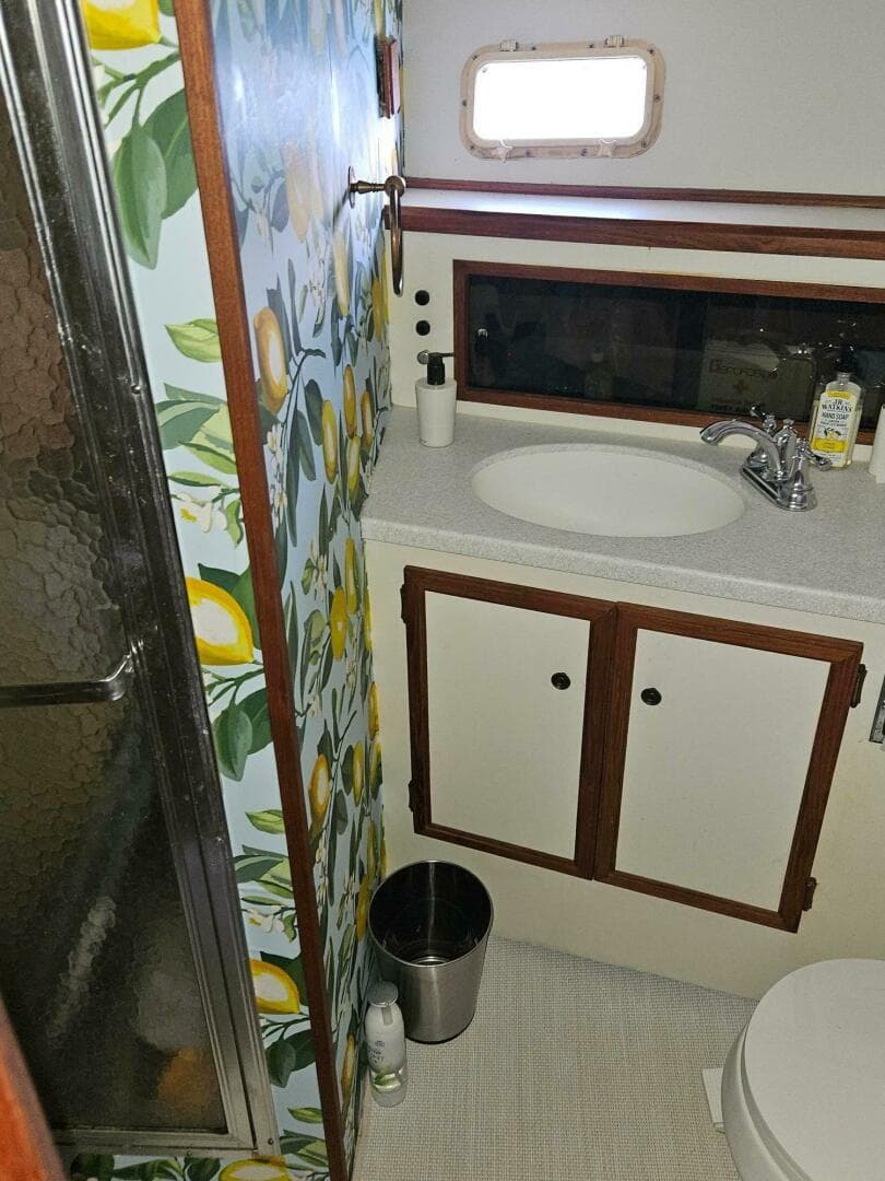 1977 Viking 43 Aft Cabin