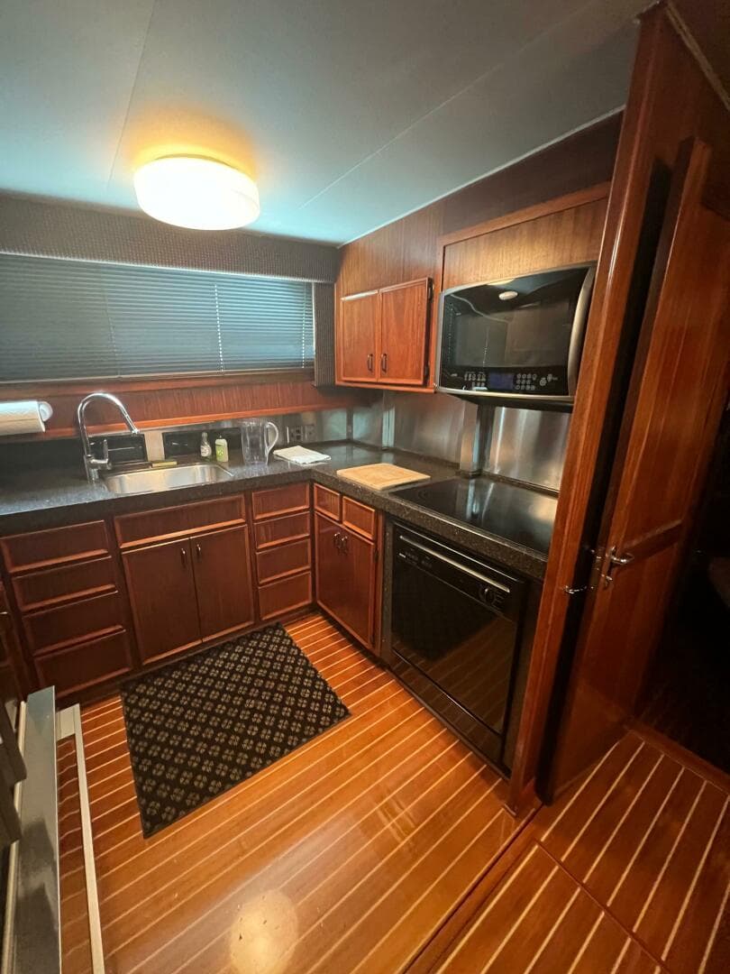 1984 Hatteras 61 CPMY