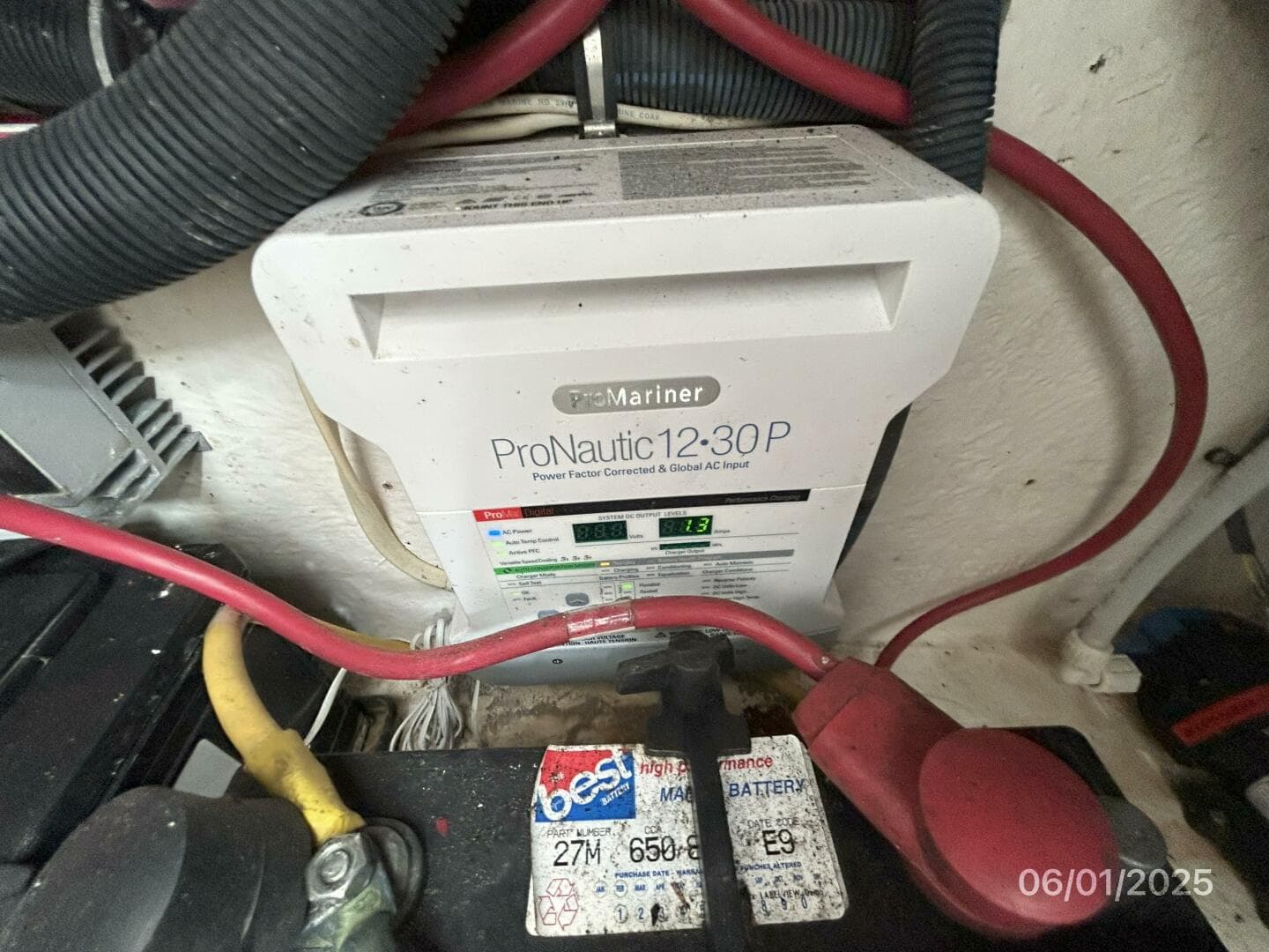 29' Chaparral battery charger