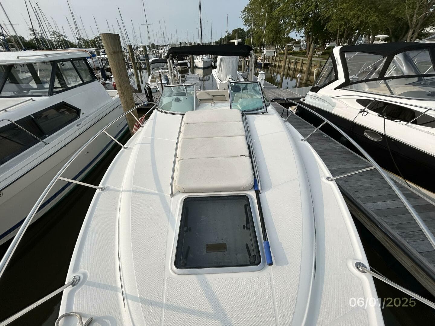 29' Chaparral foredeck aft