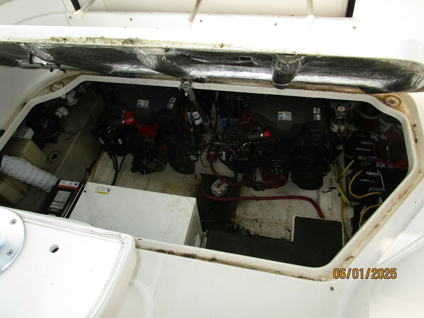 29' Chaparral engine room access