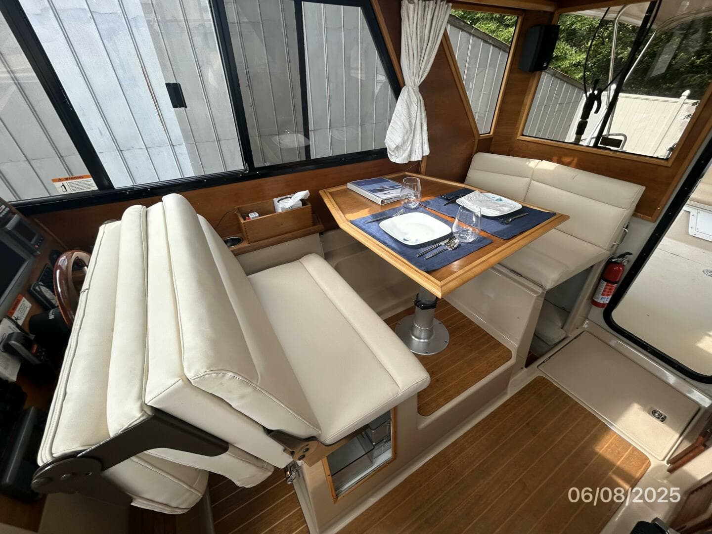 28' Cutwater salon settee2