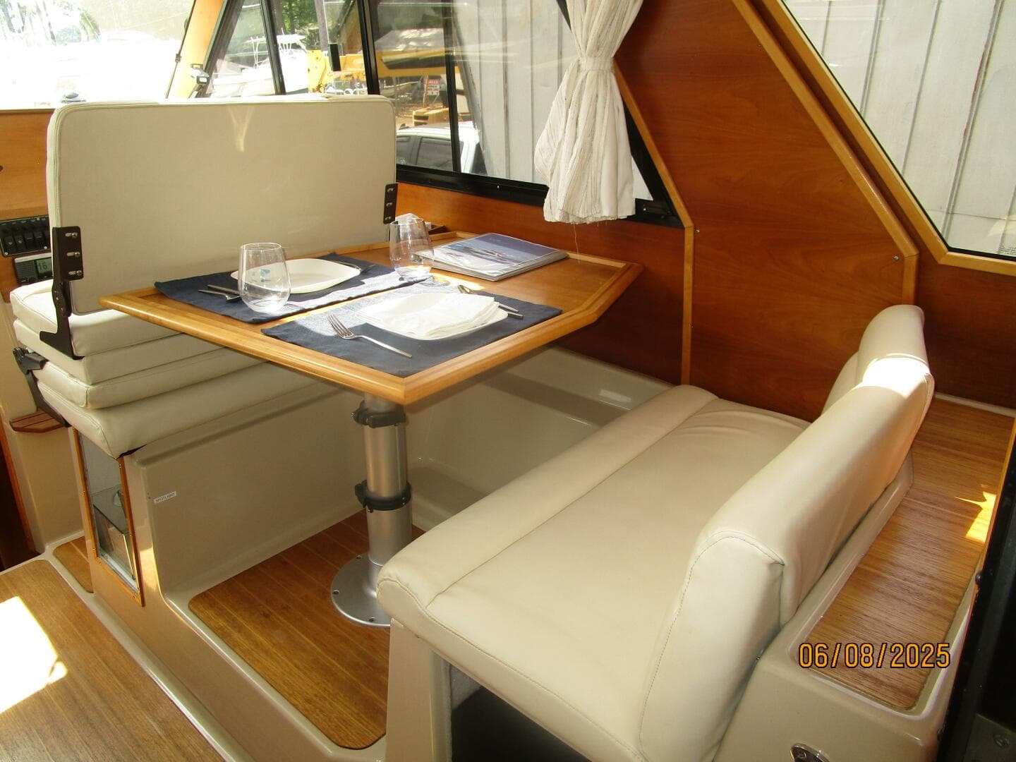 28' Cutwater salon settee3