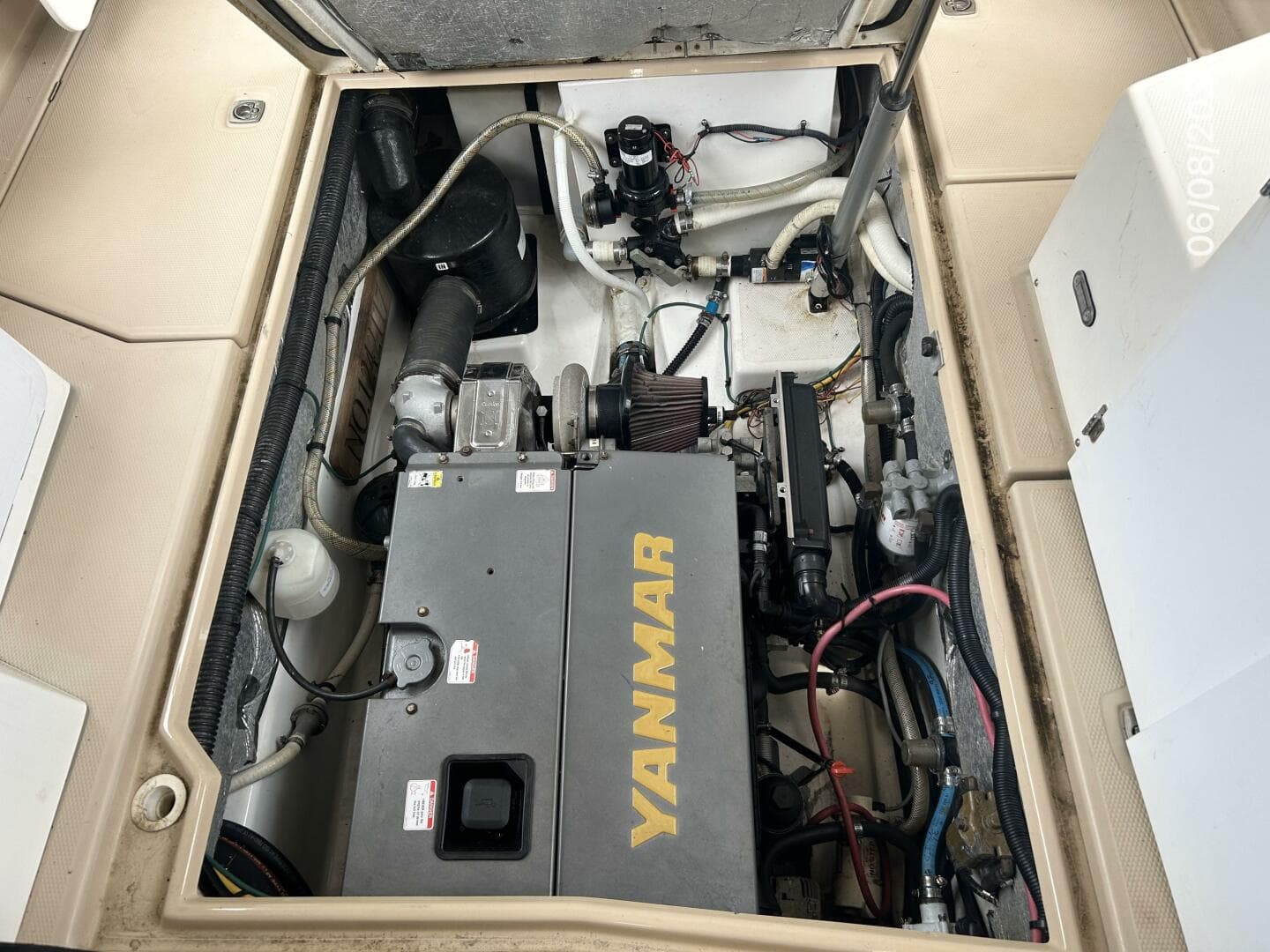 28' Cutwater engine room