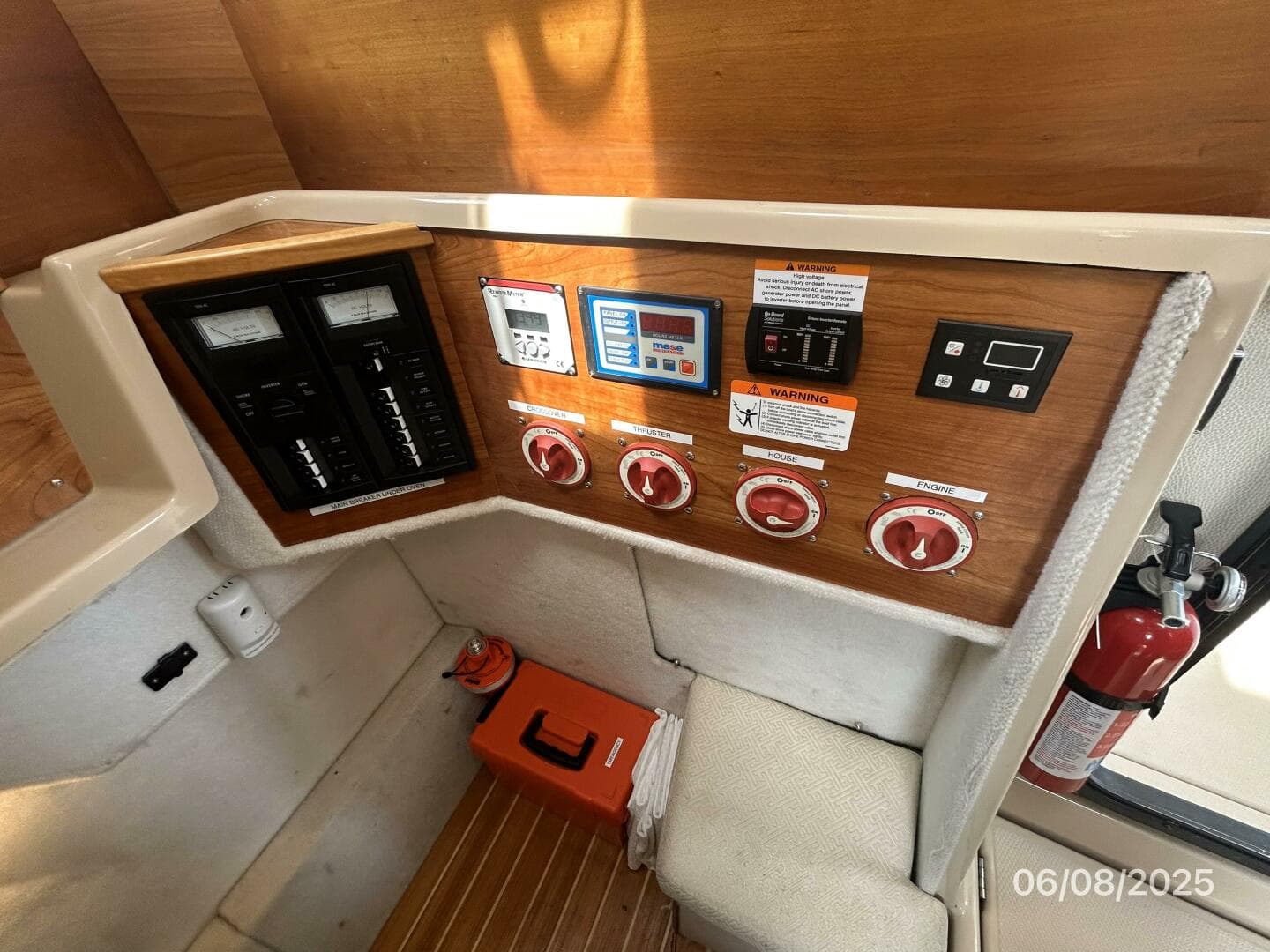 28' Cutwater electrical panel
