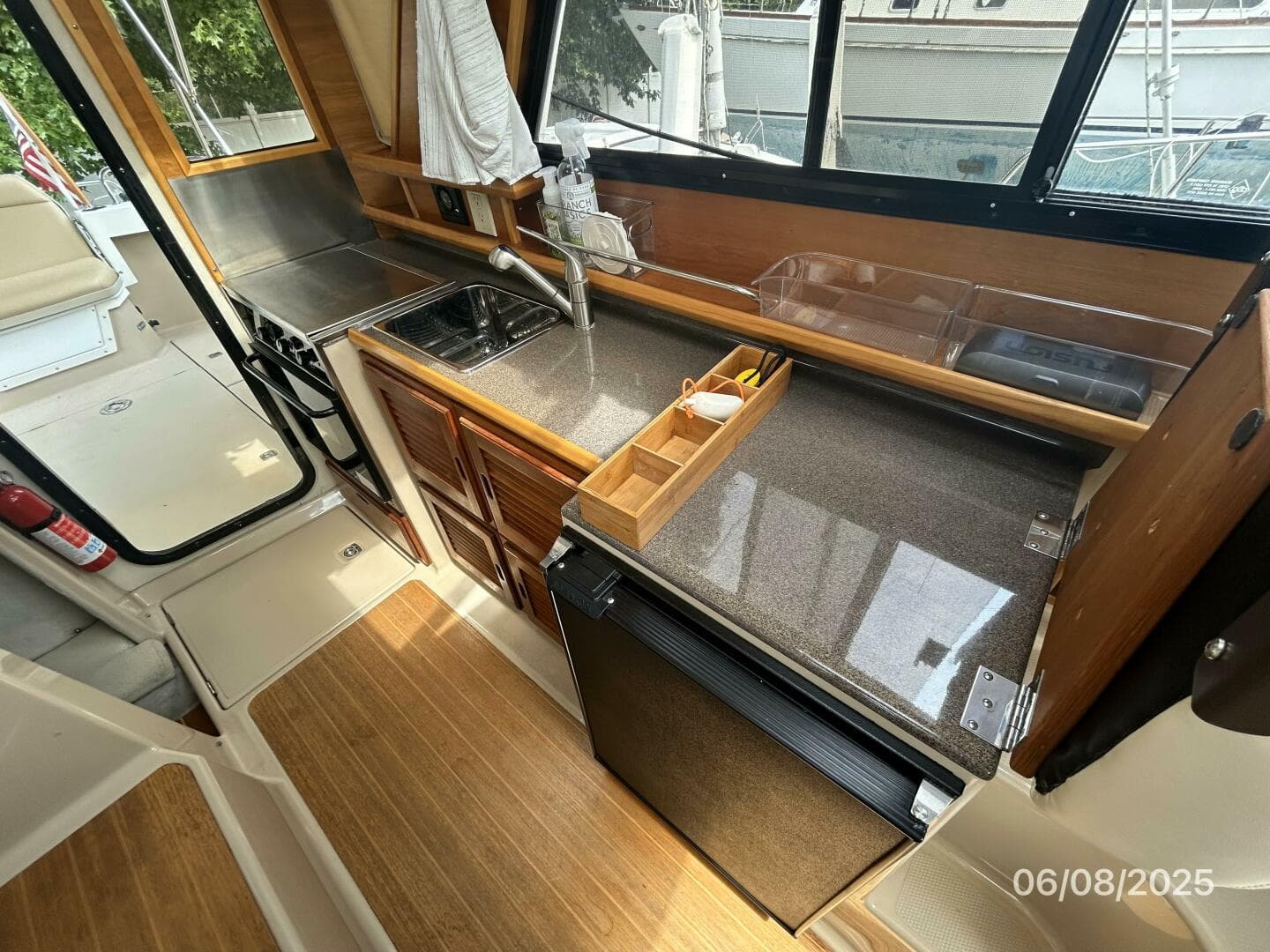 28' Cutwater galley2